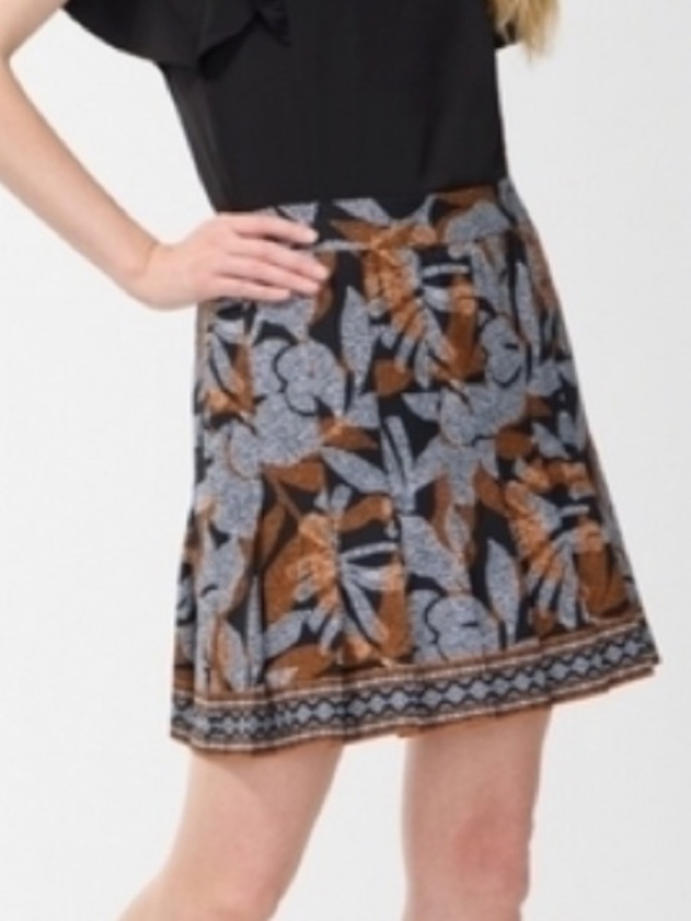 Chico’s • Zynergy Neema Burnished Clay Floral Pleated Golf Tennis Skort - 16